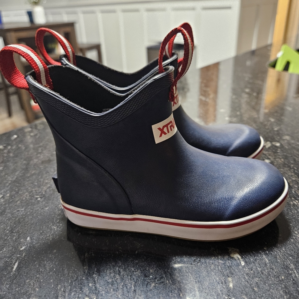 Toddler size 9 XtraTuf boots